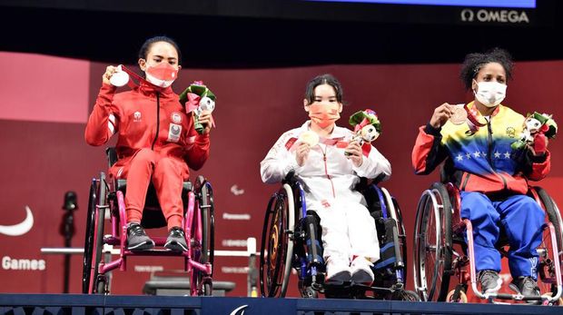 Ni Nengah Widiasih bersama Guo Lingling dari China dan Clara Fuentes dari Venezuela.