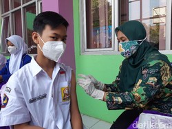 Melihat Antusiasme Vaksinasi Pelajar di Serang Demi Sekolah Tatap Muka