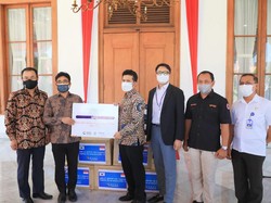 Pemprov Jatim Dapat Bantuan 26 Ribu Masker dari Gyeongnam Korsel
