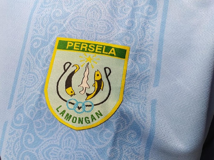 Jersey baru Persela Lamongan ada motif batiknya.