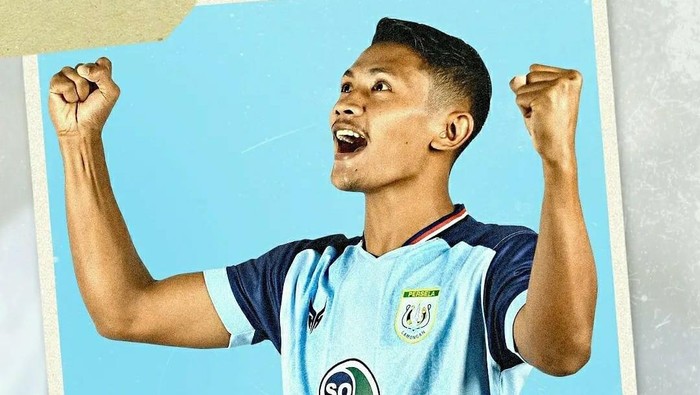 Persela Lamongan meluncurkan jersey kandang baru.