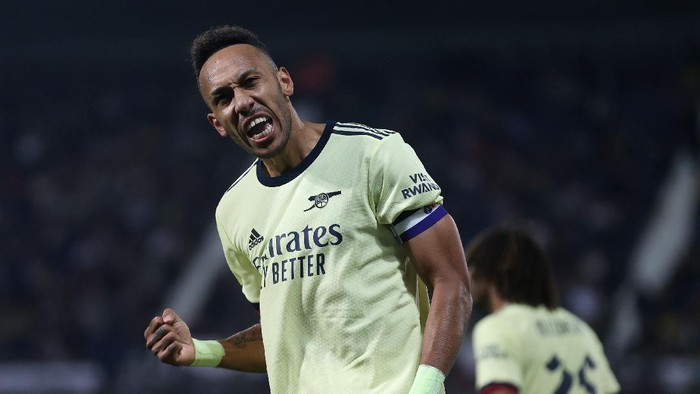 WEST BROMWICH, ENGLAND - AUGUST 25:  Pierre-Emerick Aubameyang of Arsenal celebrates after scoring his sides fifth goal and his hat trick during the Carabao Cup Second Round match between West Bromwich Albion and Arsenal at The Hawthorns on August 25, 2021 in West Bromwich, England. (Photo by Catherine Ivill/Getty Images)