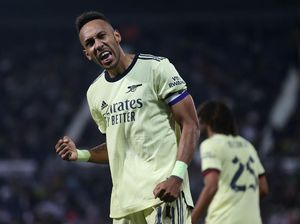 Gilas West Brom, Modal Arsenal Tantang Manchester City