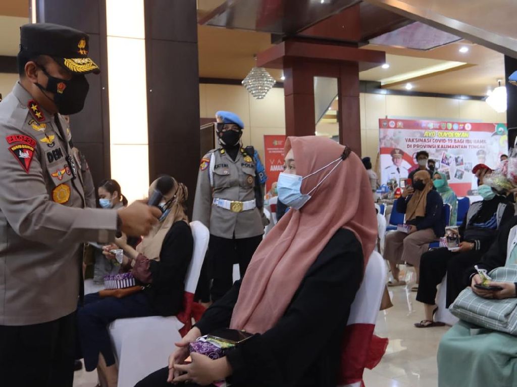 Kapolda Kalteng ke Ibu Hamil: Meski Sudah Divaksin tetap Patuh Prokes Kapolda Kalteng ke Ibu Hamil: Meski Sudah Divaksin tetap Patuh Prokes
