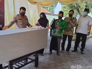 Polisi Hibahkan 150 Peti Jenazah untuk RS Rujukan COVID-19 di Mojokerto