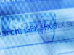 Pemuda Perkosa Ibu-Adik gegara Film Porno, Ini Dampak Pornografi bagi Remaja!