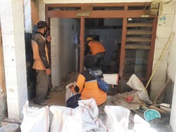 Anak yang Selamat dari Insiden Rumah Ambruk di Surabaya Masih Nyeri Perut