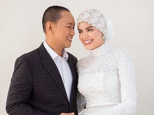 Kisah Ratu Kecantikan yang Jadi Istri Kedua Politisi, Lebih Muda 29 Tahun Kisah Ratu Kecantikan yang Jadi Istri Kedua Politisi, Lebih Muda 29 Tahun