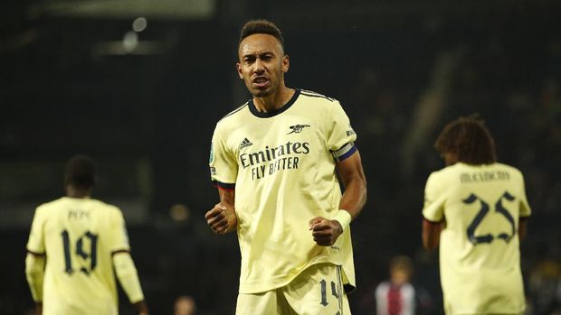 SOCCER-ENGLAND-WBA-ARS/REPORT Soccer Football - Carabao Cup - Second Round - West Bromwich Albion v Arsenal - The Hawthorns, West Bromwich, Britain - August 25, 2021 Arsenal's Pierre-Emerick Aubameyang celebrates scoring their fifth goal and his hat-trick Action Images via Reuters/Andrew Boyers EDITORIAL USE ONLY. No use with unauthorized audio, video, data, fixture lists, club/league logos or 'live' services. Online in-match use limited to 75 images, no video emulation. No use in betting, games or single club /league/player publications. Please contact your account representative for further details.