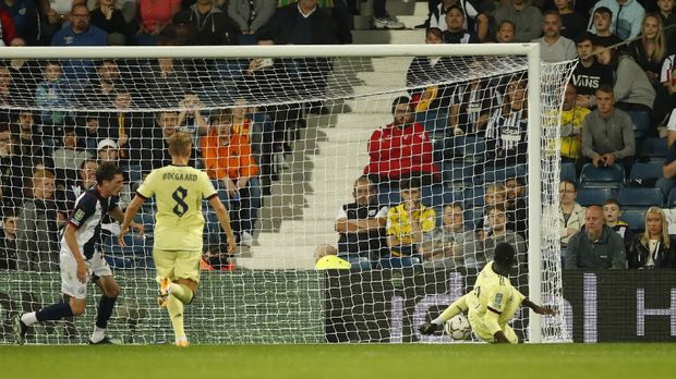 Soccer Football - Carabao Cup - Second Round - West Bromwich Albion v Arsenal - The Hawthorns, West Bromwich, Britain - August 25, 2021 Arsenal's Nicolas Pepe scores their third goal Action Images via Reuters/Andrew Boyers EDITORIAL USE ONLY. No use with unauthorized audio, video, data, fixture lists, club/league logos or 'live' services. Online in-match use limited to 75 images, no video emulation. No use in betting, games or single club /league/player publications.  Please contact your account representative for further details.