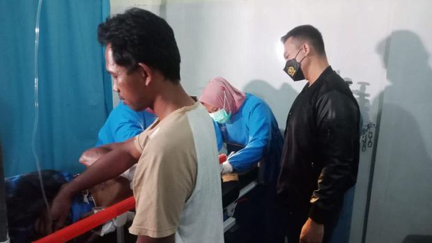 suami bacok selingkuhan istri suami bacok selingkuhan istri