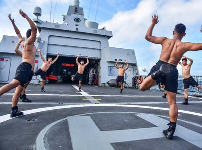 Asah Kemampuan Tim VBSS KRI RE Martadinata