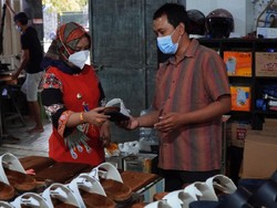 Sepatu Anak SD-SMP di Mojokerto Bakal Pakai Produk UKM Lokal
