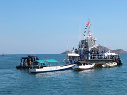 2.003 Warga Pesisir di Pulau Terpencil Ikut Vaksinasi Terapung Polda NTT