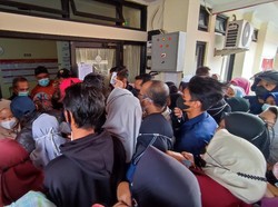 Demi Divaksinasi, Warga Ciamis Rela Antre Sejak Subuh di Puskesmas