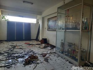 Wisma Persebaya yang Legendaris Kondisinya Kini Begitu Miris Wisma Persebaya yang Legendaris Kondisinya Kini Begitu Miris