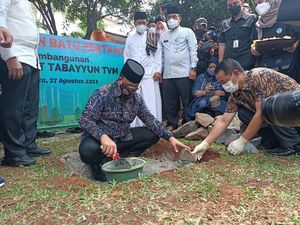 Anies Letakkan Batu Pertama Pembangunan Masjid At Tabayyun Jakbar