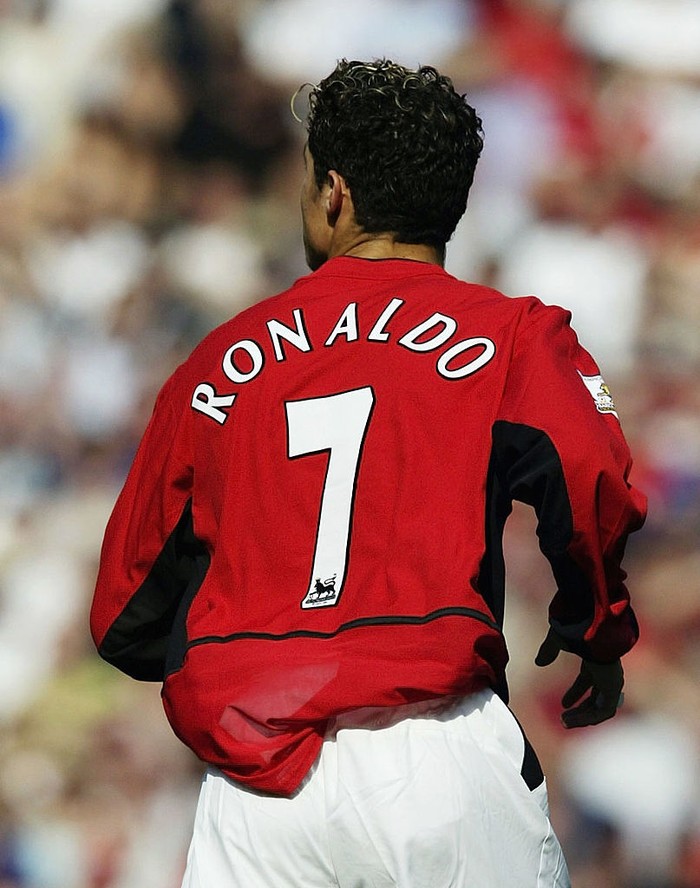 Cristiano Ronaldo, Debut Cristiano Ronaldo MANCHESTER, ENGLAND - AUGUST 16: Cristiano Ronaldo of Man Utd makes his debut during the FA Barclaycard Premiership match between Manchester United and Bolton Wanderers at Old Trafford on August 16, 2003 in Manchester, England. (Photo by Alex Livesey/Getty Images)