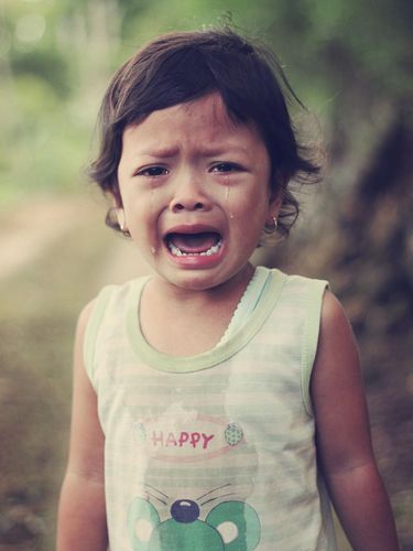 anak menangis karena sedang berulah