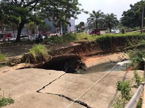 4 Bulan Berlalu, Jalan Amblas di Grand Depok City Belum Diperbaiki