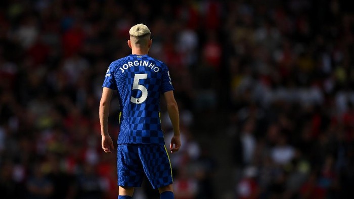 LONDON, ENGLAND - AUGUST 22: Jorginho of Chelsea in action during the Premier League match between Arsenal  and  Chelsea at Emirates Stadium on August 22, 2021 in London, England. (Photo by Michael Regan/Getty Images)