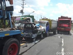 Ngeri! 4 Kendaraan Kecelakaan Karambol di Selatan Polres Klaten