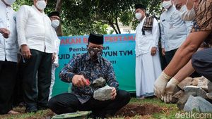 Momen Anies Letakkan Batu Pertama di Masjid At-Tabayyun Jakbar