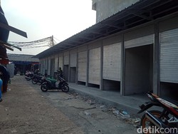 Pembangunan Pasar Kambing Usai Kebakaran Dilanjut, Pintu-Atap Dipasang