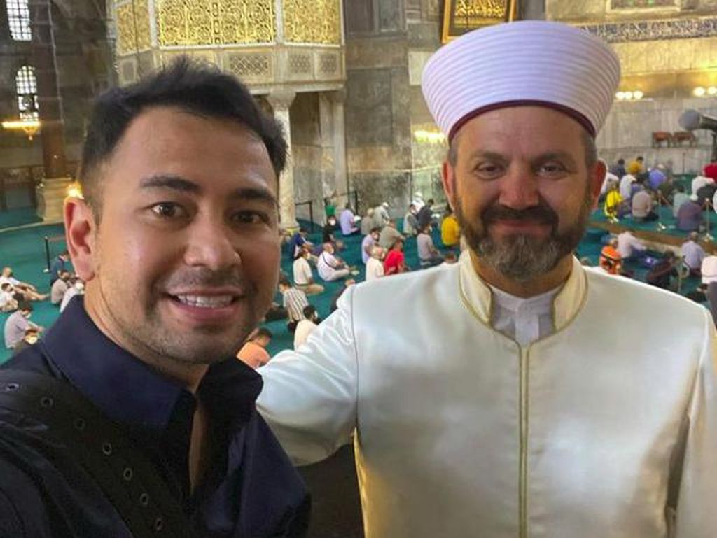 Masyaallah! Raffi Ahmad Bertemu Ferruh Mustuer, Imam Besar Masjid Hagia Sophia