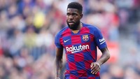 Samuel Umtiti masih belum dipercaya pelatih Xavi Hernandez untuk mengawal pertahanan Barcelona. Masih berusia 28 tahun, Umtiti harus menyelamatkan kariernya jika tak mau melulu duduk di bangku cadangan (Getty Images)