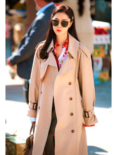 Penampilan Seo Ji Hye dengan layering outfit