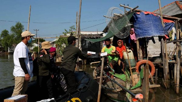 Serbuan Vaksinasi di Pesisir Muara Gembong
