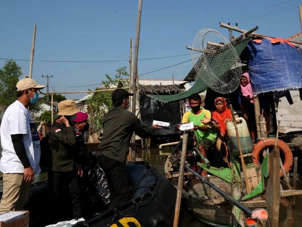 Serbuan Vaksinasi di Pesisir Muara Gembong