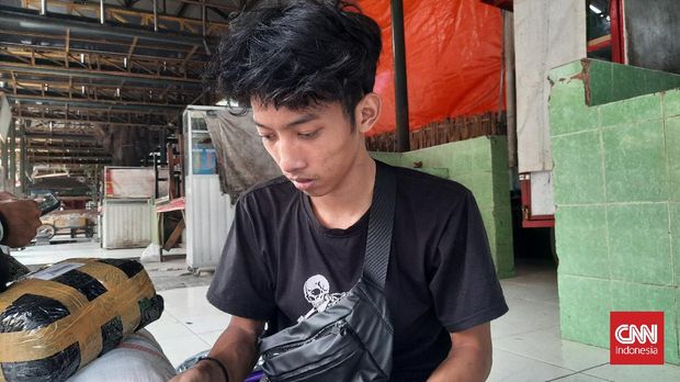 Putra, warga solo