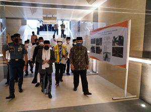 Momen Maruf Amin Salat Jumat di Istiqlal Lalu Tinjau Katedral