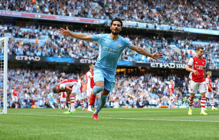 MANCHESTER, ENGLAND - AUGUST 28: Ilkay Gundogan of Manchester City celebrates after scoring his teams first goal during the Premier League match between Manchester City and Arsenal at Etihad Stadium on August 28, 2021 in Manchester, England. (Photo by Catherine Ivill/Getty Images)