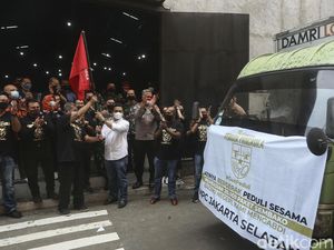 20 Ribu Paket Sembako untuk Warga Jakarta Terdampak COVID-19