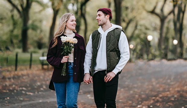 5 Ide Kencan Outdoor yang Hemat Biaya (foto: pexels.com/katerina holmes)