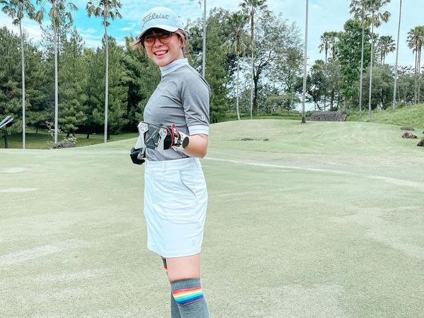Gaya Dita Fakhrana saat Merumput di Lapangan Golf
