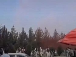 Dor Dor Dor! Cara Taliban Bubarkan Kerumunan di Bandara Kabul