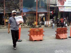 Pilu Guru Honorer di Sukabumi Banting Setir Jadi Pedagang Asongan Pilu Guru Honorer di Sukabumi Banting Setir Jadi Pedagang Asongan