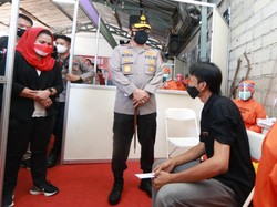 Kapolda Jatim Target 70% Masyarakat Jatim Telah Divaksin hingga Akhir Tahun