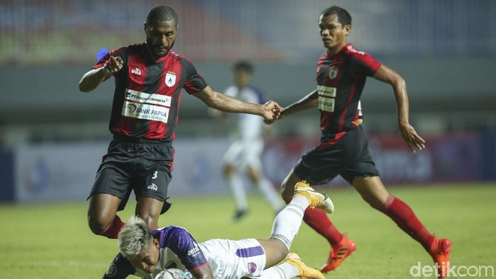 Momen-momen Persita Kalahkan Persipura Persita Tangerang berhasil mengalahkan Persipura Jayapura pada pertandingan BRI Liga 1 2021. Pendekar Cisadane menang tipis 2-1.