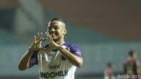 Bek Persipura, Donnt Monim melakukan pelanggaran di kotak penalti yang membuat Mutiara Hitam dihukum penalti. Harrison Cardoso yang maju sebagai eksekutor menjalankan tugasnya dengan baik. Sepekannya ke arah kiri gawang Persipura mengecoh Gerri Mandagi. Pendekar Cisadane unggul 1-0.