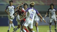 Skor 2-1 untuk keunggulan Persita ini bertahan hingga babak pertama tuntas.