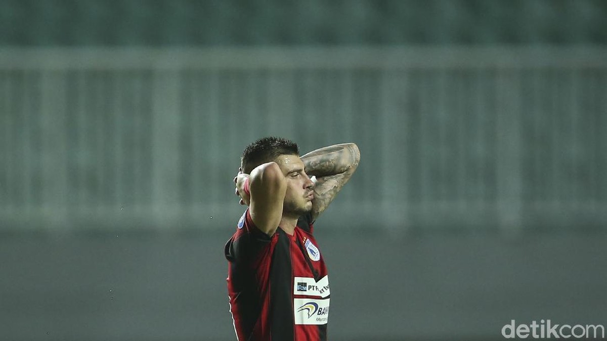 Persipura Jayapura degradari, Marinus Wanewar mengungkap kekesalan di media sosial.(Foto: detikcom/Rifkianto Nugroho)