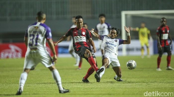 Persita Tangerang berhasil mengalahkan Persipura Jayapura pada pertandingan BRI Liga 1 2021. Pendekar Cisadane menang tipis 2-1.