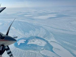 Ilmuwan NASA Tercengang, Lapisan Es Greenland Mencair Ilmuwan NASA Tercengang, Lapisan Es Greenland Mencair