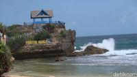 Pantai Kukup Jeda Sejenak dari Riuh Wisatawan
