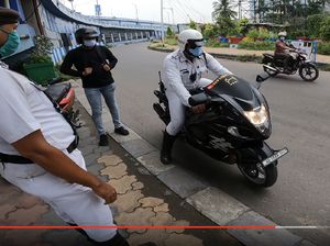 Polisi Setop Moge Pakai Knalpot Bising, Malah Dipinjam Nyobain Test Ride